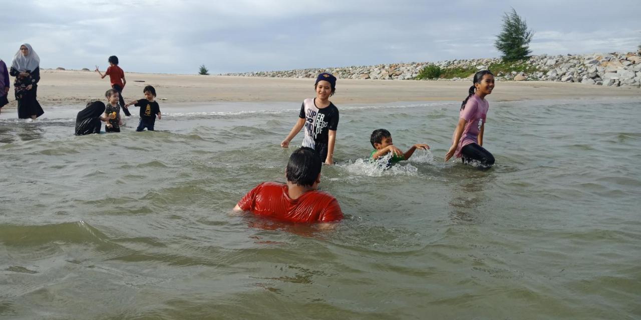 Zr D'Jembal Homestay, Gong Badak Kuala Terengganu Buitenkant foto