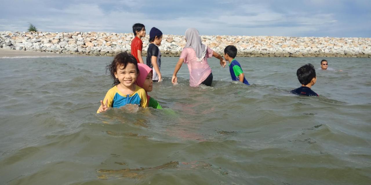 Zr D'Jembal Homestay, Gong Badak Kuala Terengganu Buitenkant foto